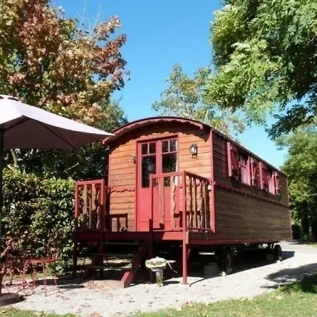 House Les Chalets Des Mousquetaires